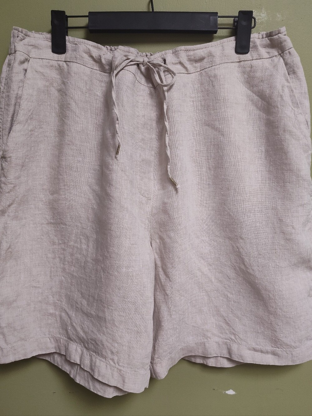 Chico's Beige Linen Shorts Drawstring Quiet Luxury Beach Resort Coastal Grandma